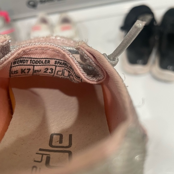 Pink glitter hey dudes - Picture 3 of 3